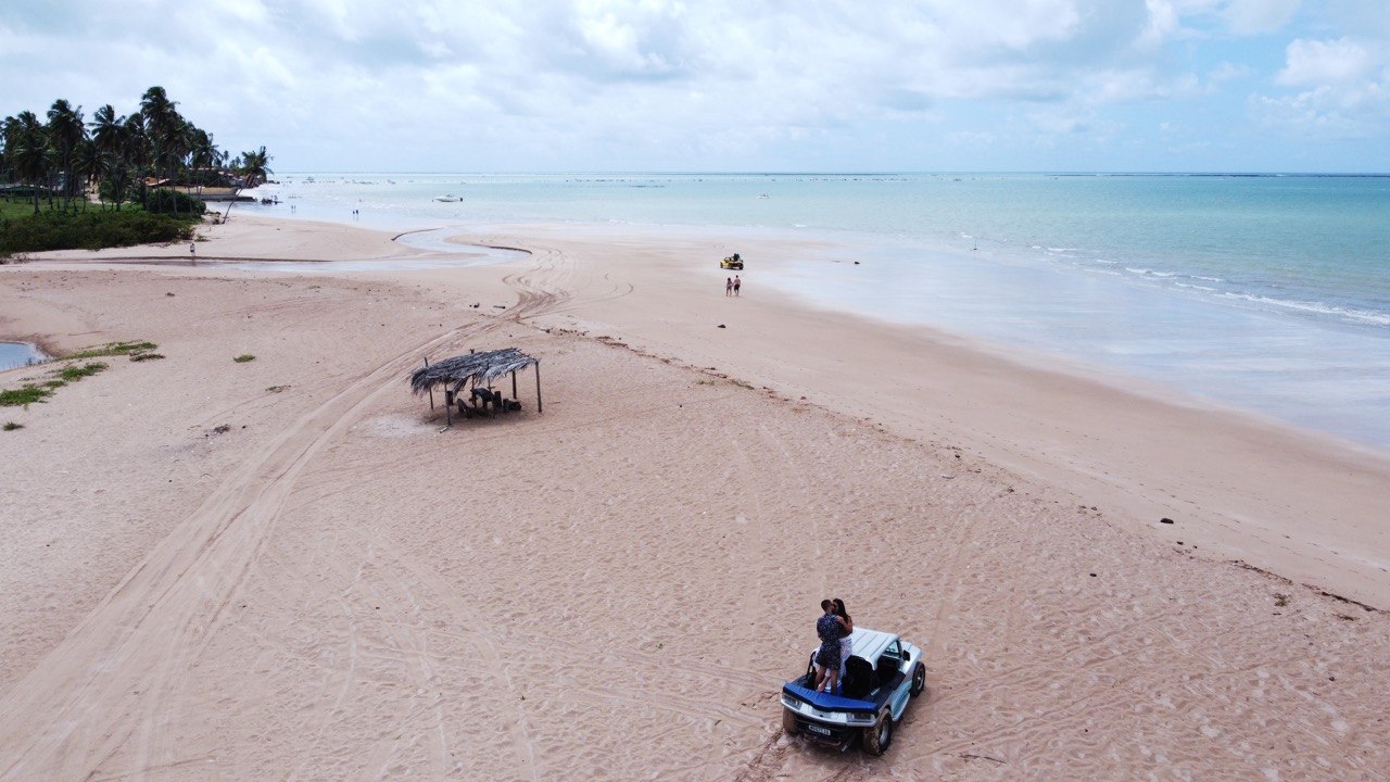 Buggy com casal na praia de Maragogi - Vista aérea